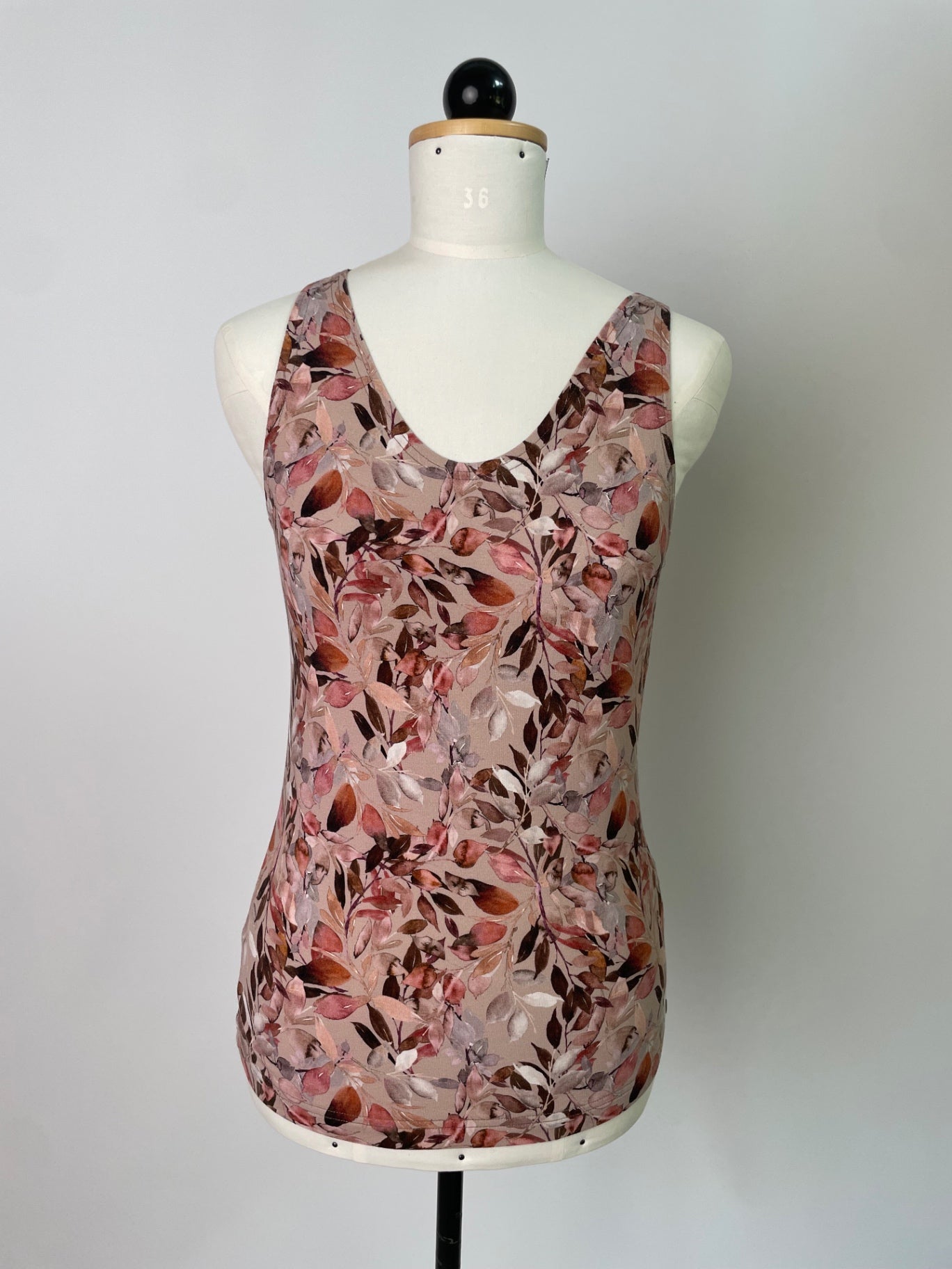 Tessa | Enges Tanktop | Muster Blätter beige | Größe S | Second Love
