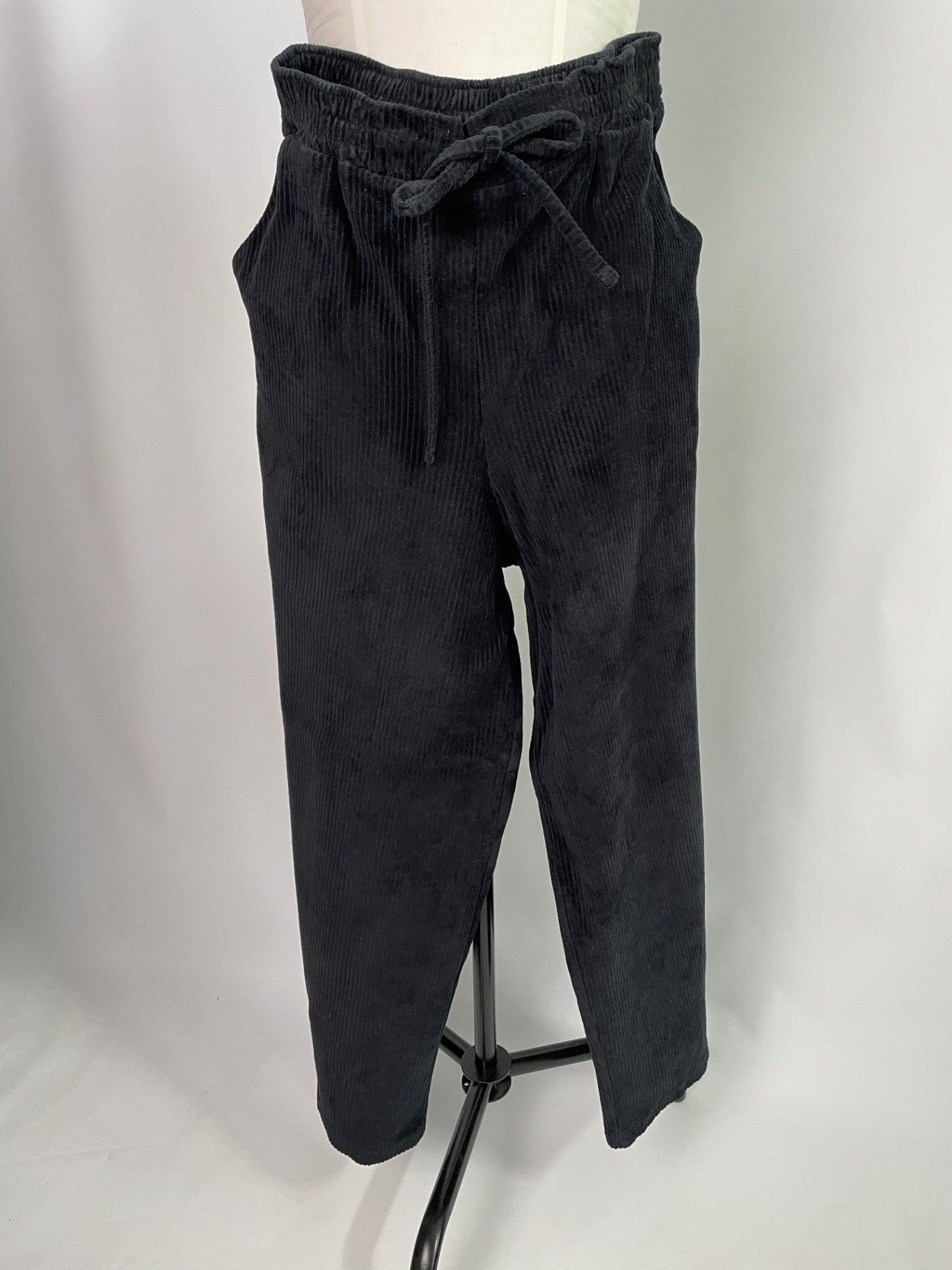 Holly | Hose mit Bindeband & weitem Bein | Velvet-Cord schwarz | Größe XS | Second Love