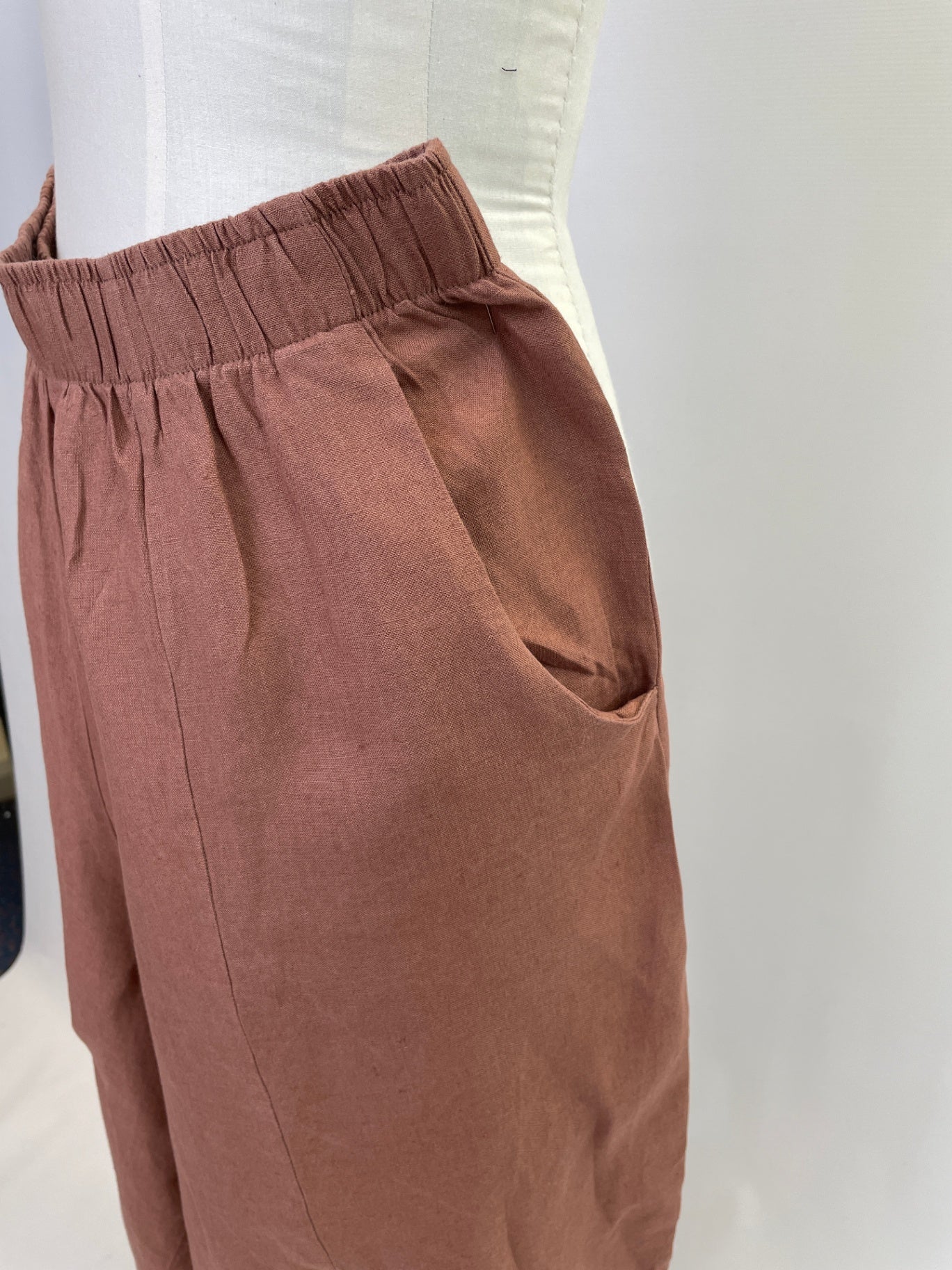 Betty | Hose mit Barrelschnitt/O-Form | Leinen gewebt altrosa | Größe XL -8 cm | Second Love