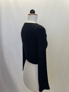 Clara | Anliegendes Croptop mit Knoten   | Rippjersey langarm | Größe: XXS  | Farbe: schwarz | Second Love