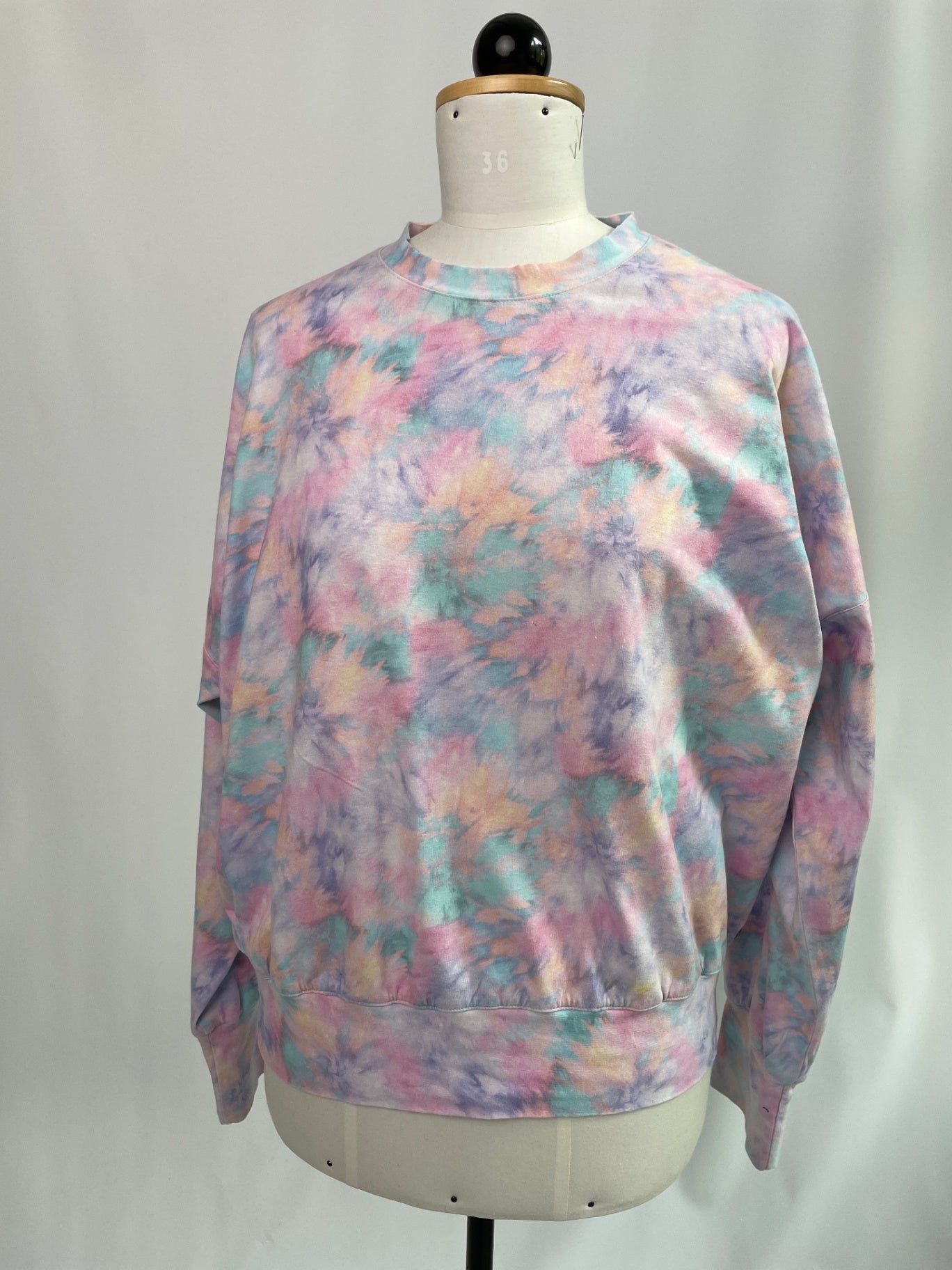 Sophie | Sweater | Muster Batik Pastell | Größe S | Second Love