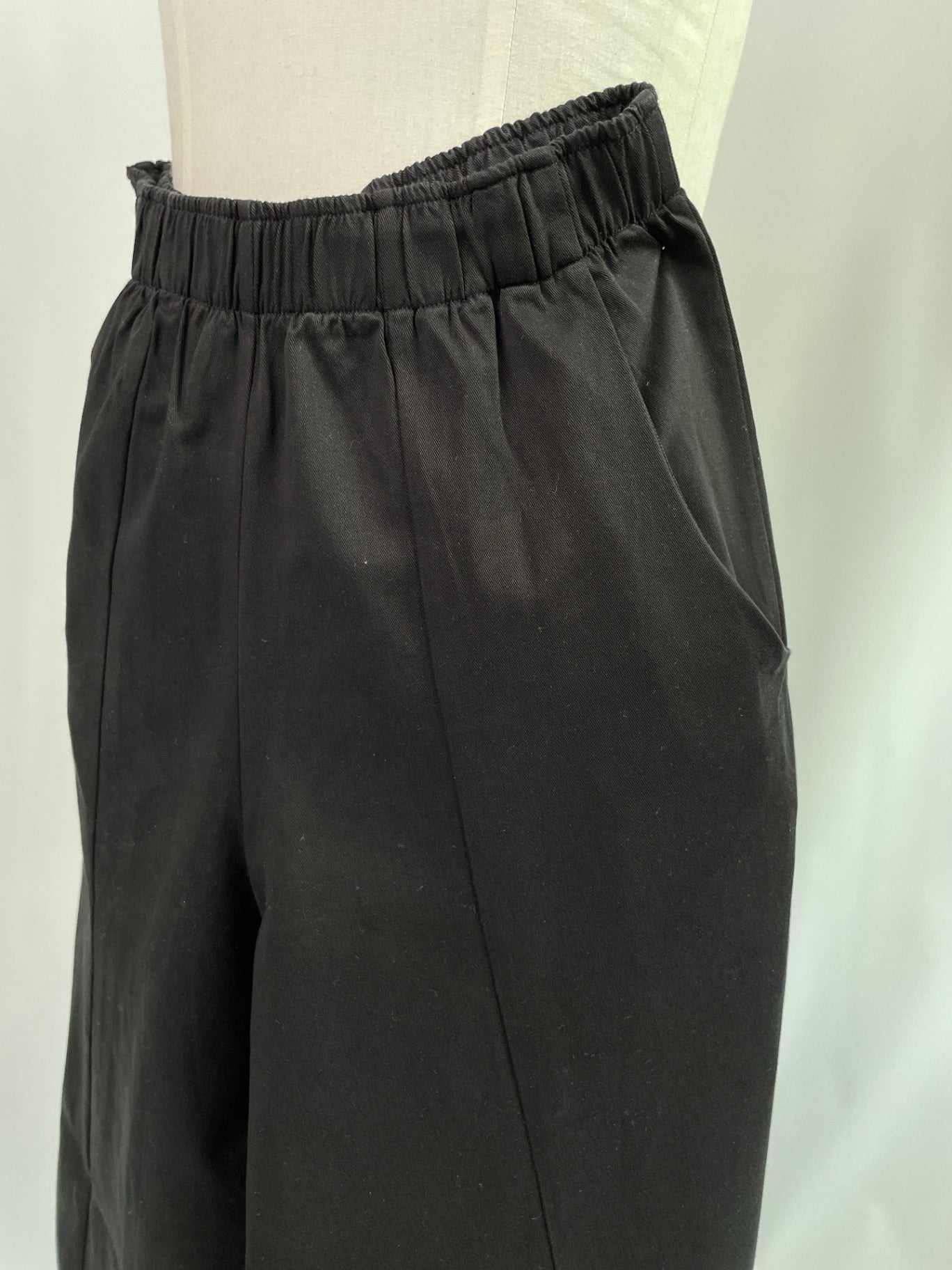 Betty Barrelhose | Tencel™Twill schwarz | Größe S | Second Love