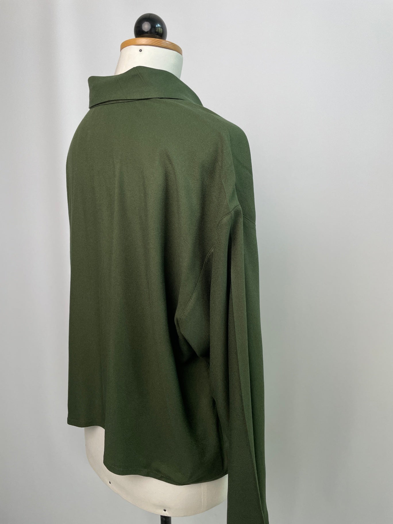 Berta | Cropped Bluse langarm | Blusenkragen | EcoVeroCrepe waldgrün | Größe XXL | Second Love