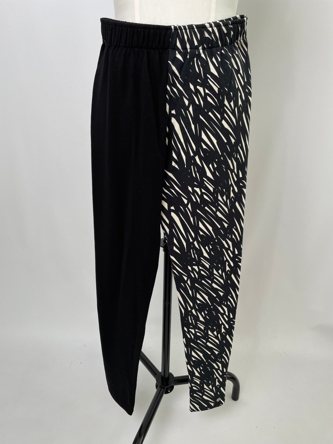 Lea | Leggins | ein Bein Tencelsweat schwarz/ein Bein Kritzelkratzel | Größe S | Second Love