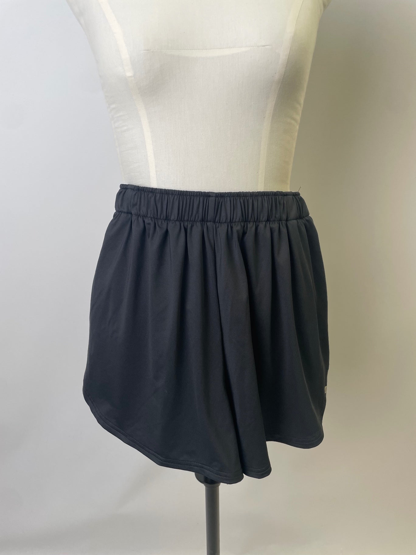 Wendy | Luftige Wickelshorts | UV-/Funktionsstoff schwarz | Größe XS | Second Love