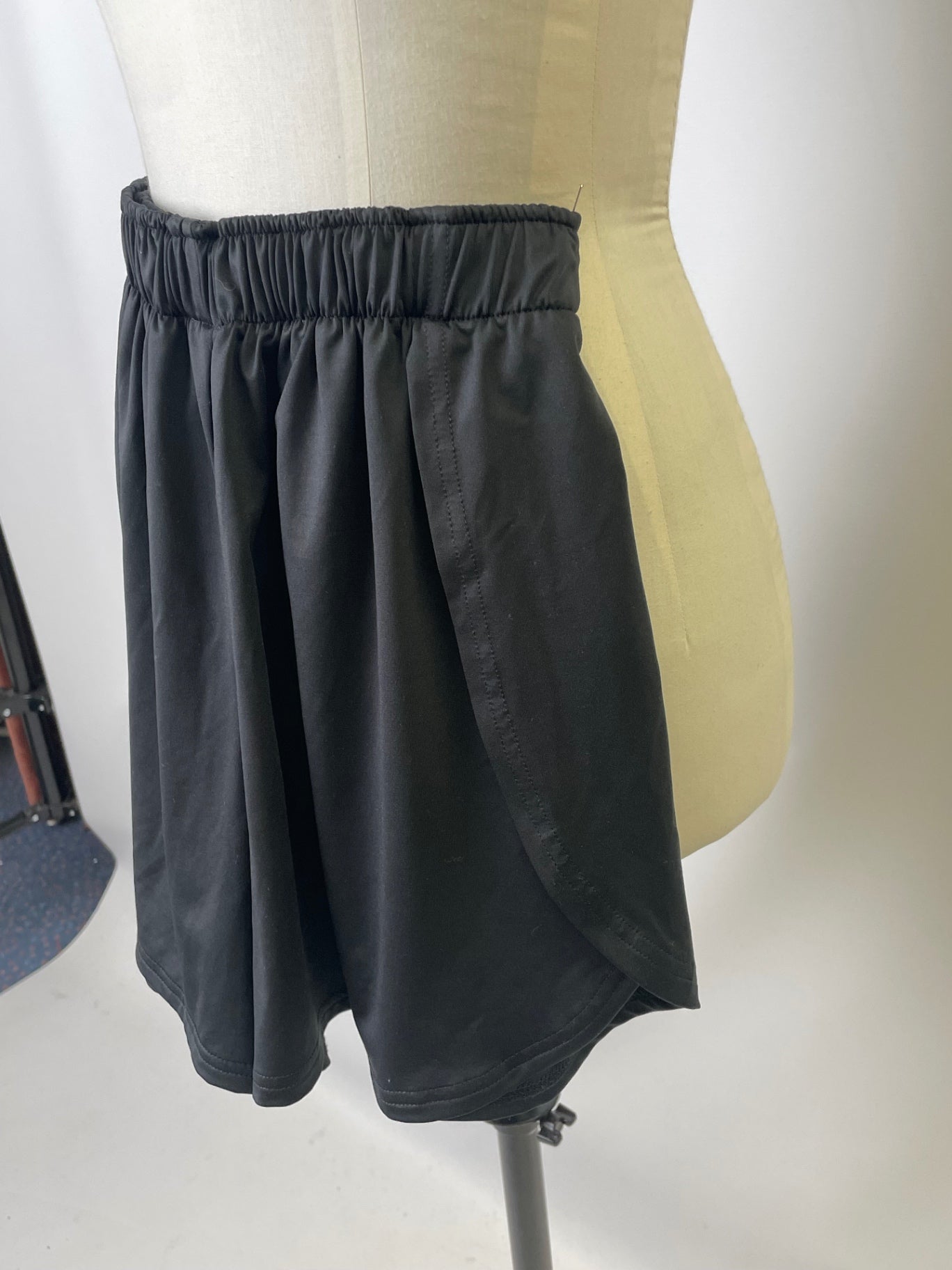 Wendy | Luftige Wickelshorts | UV-/Funktionsstoff schwarz | Größe XS | Second Love