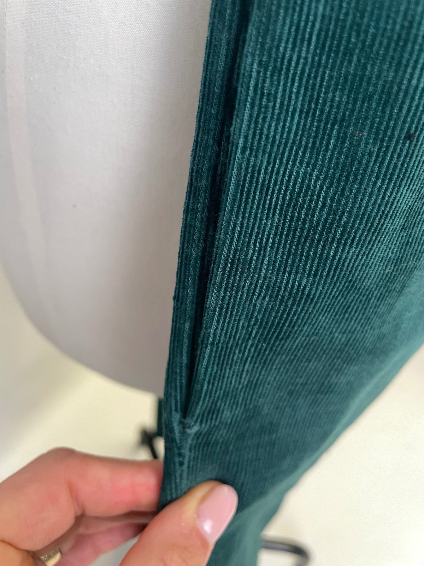Marlene | Hose im Marlene-Stil und Gummibund | Babycord smaragd | Größe 3XL | Second Love