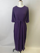 Francis | Langes oversized Kleid mit tiefem Ausschnitt | Rippjersey lila | Größe XL | Second Love