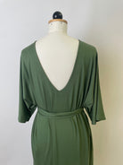 Francis | Langes oversized Kleid mit tiefem Ausschnitt | kurzarm | Tenceljersey moos | Größe XXL | Second Love