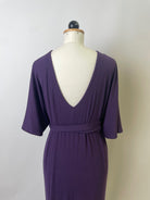 Francis | Langes oversized Kleid mit tiefem Ausschnitt | Rippjersey lila | Größe XL | Second Love