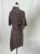 Bonnie | Kurzärmliges Bluse mit rundem Saum und Blusenkragen | nicht elastisches Muster | Windy maple | Größe S | +15 cm | mit Gürtel | Second Love