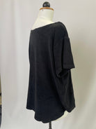 Gerhart | Kurzärmliges Shirt mit Rundung | Frottee schwarz | Größe M | Second Love