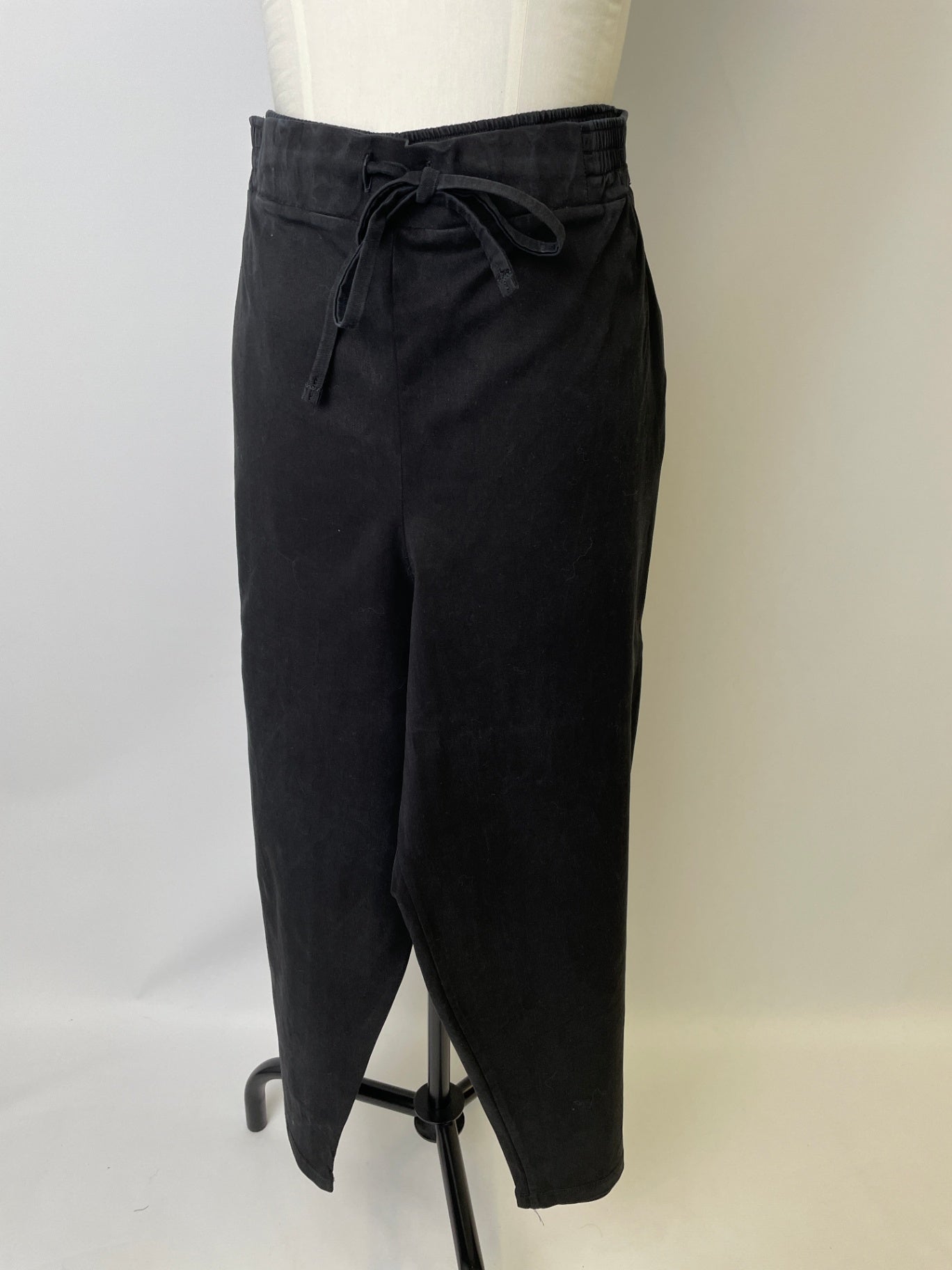 Holly | Hose schmales Bein | Tenceltwill schwarz Größe 4XL/Bund 5XL Länge - 5cm | Second Love