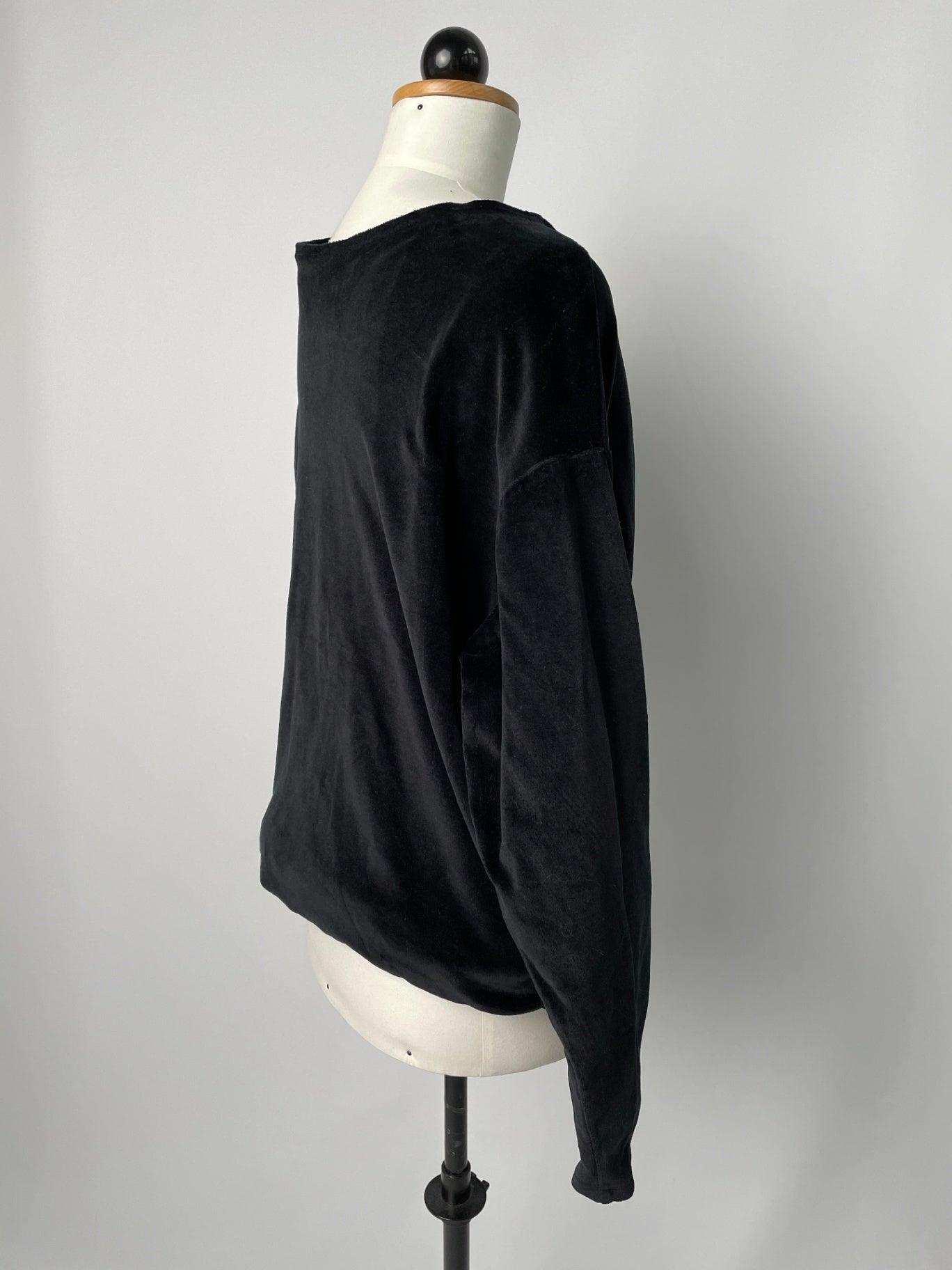 Winja | Langärmlige Wickelbluse | Velvet schwarz | Größe 2 | Second Love