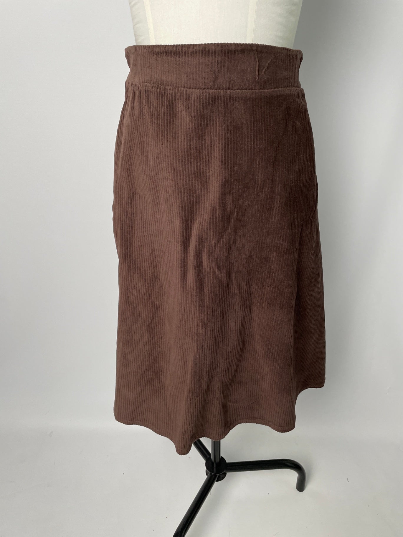 Romy | Midirock mit Taschen | Velvet-Cord braun | Größe XXXL | Second Love