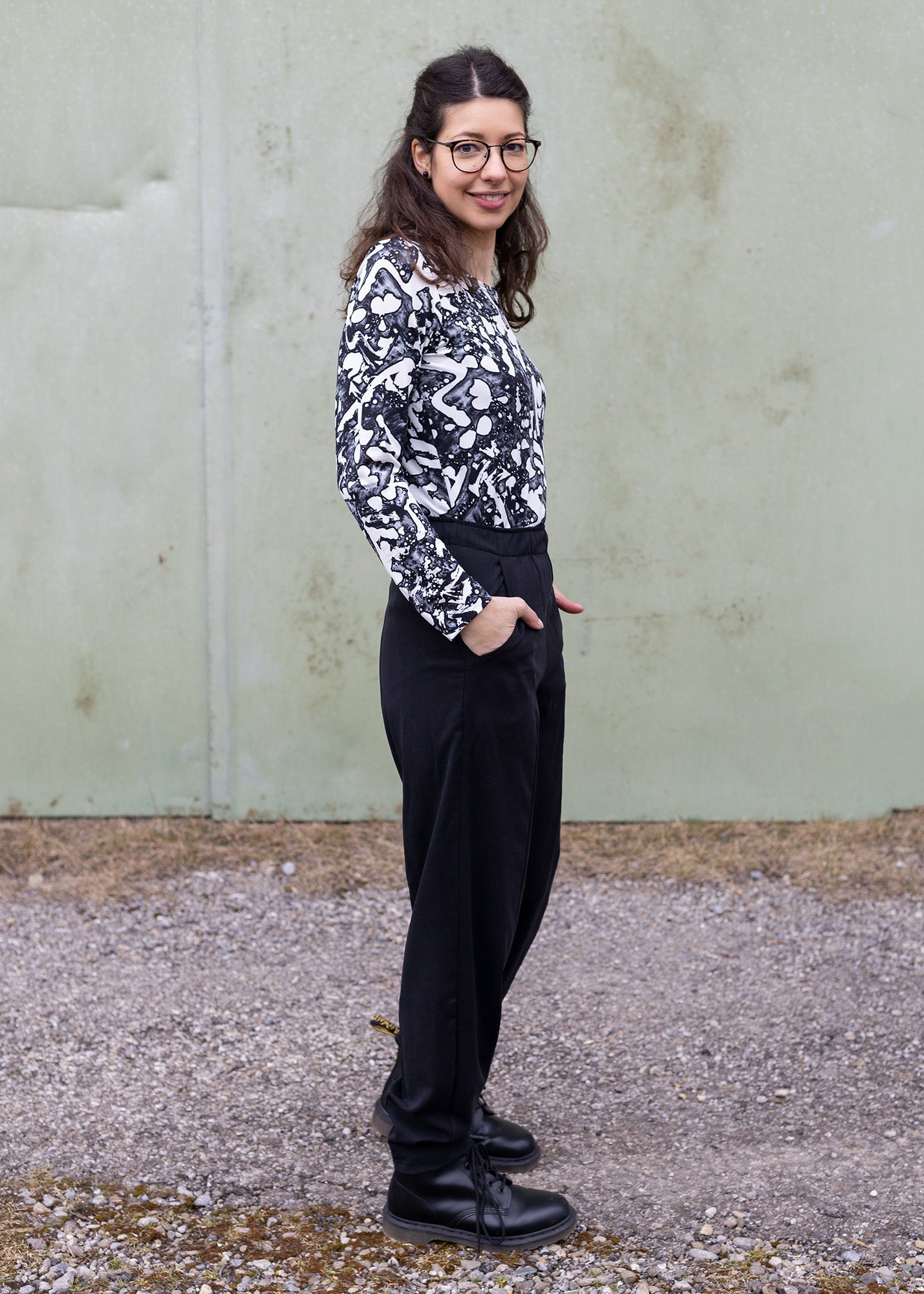 Mel trägt auf dem Foto 'Betty' Größe XS, Tenceltwill schwarz