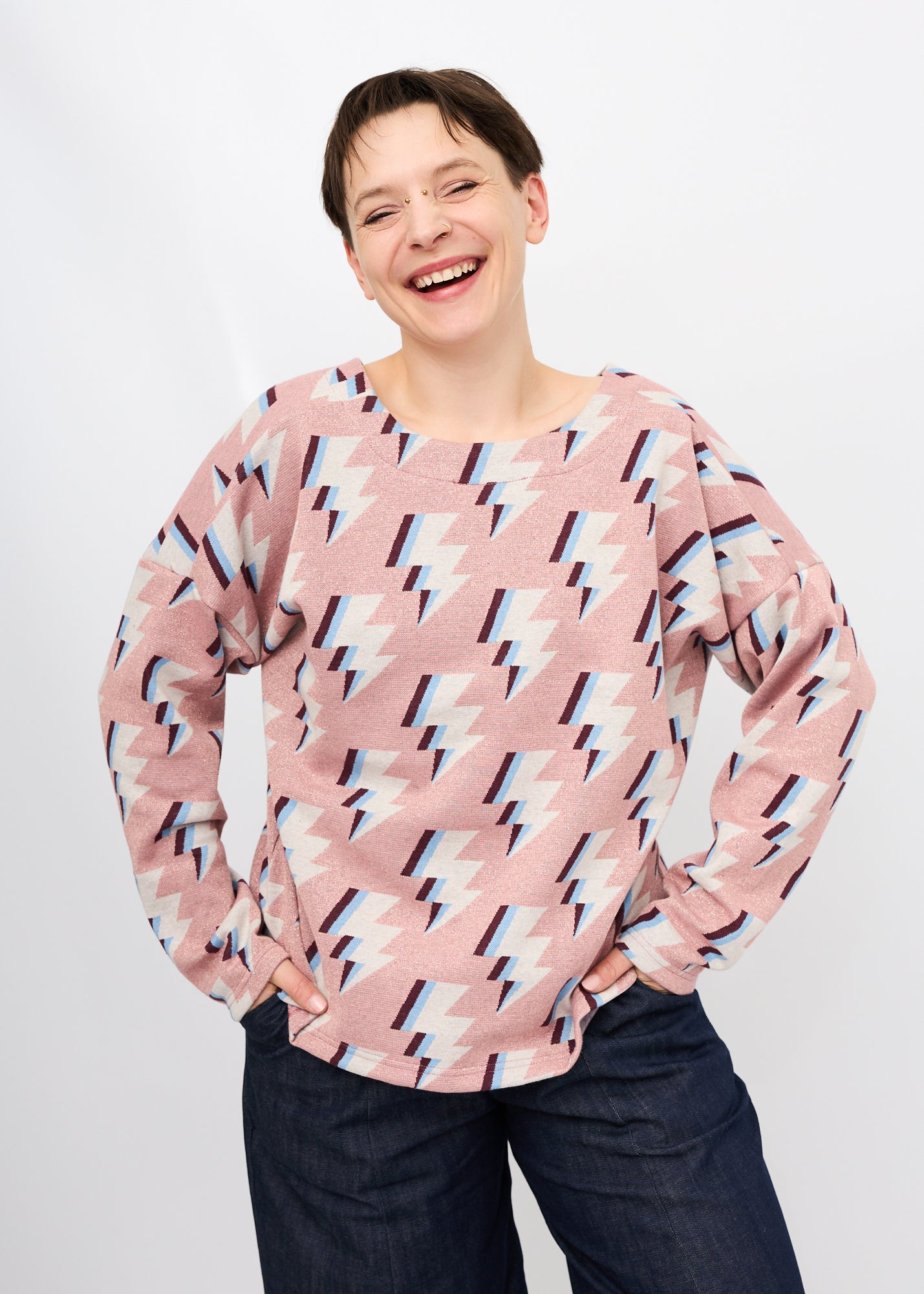 Melly trägt Viviane in Blitze Größe S