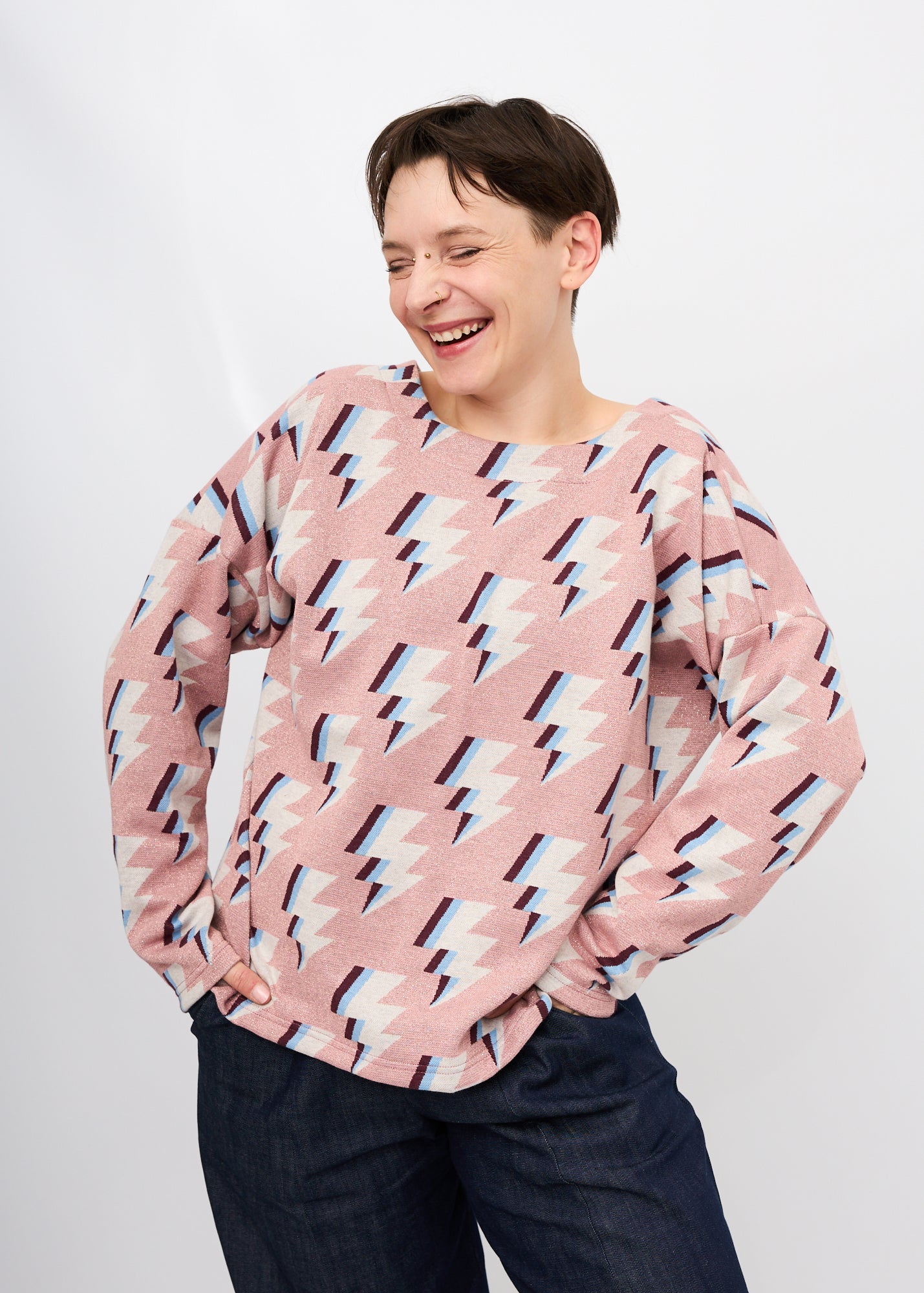 Melly trägt Viviane in Blitze Größe S