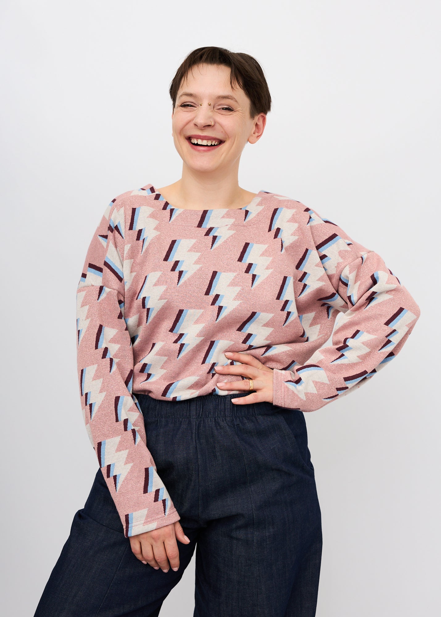 Melly trägt Viviane in Blitze Größe S