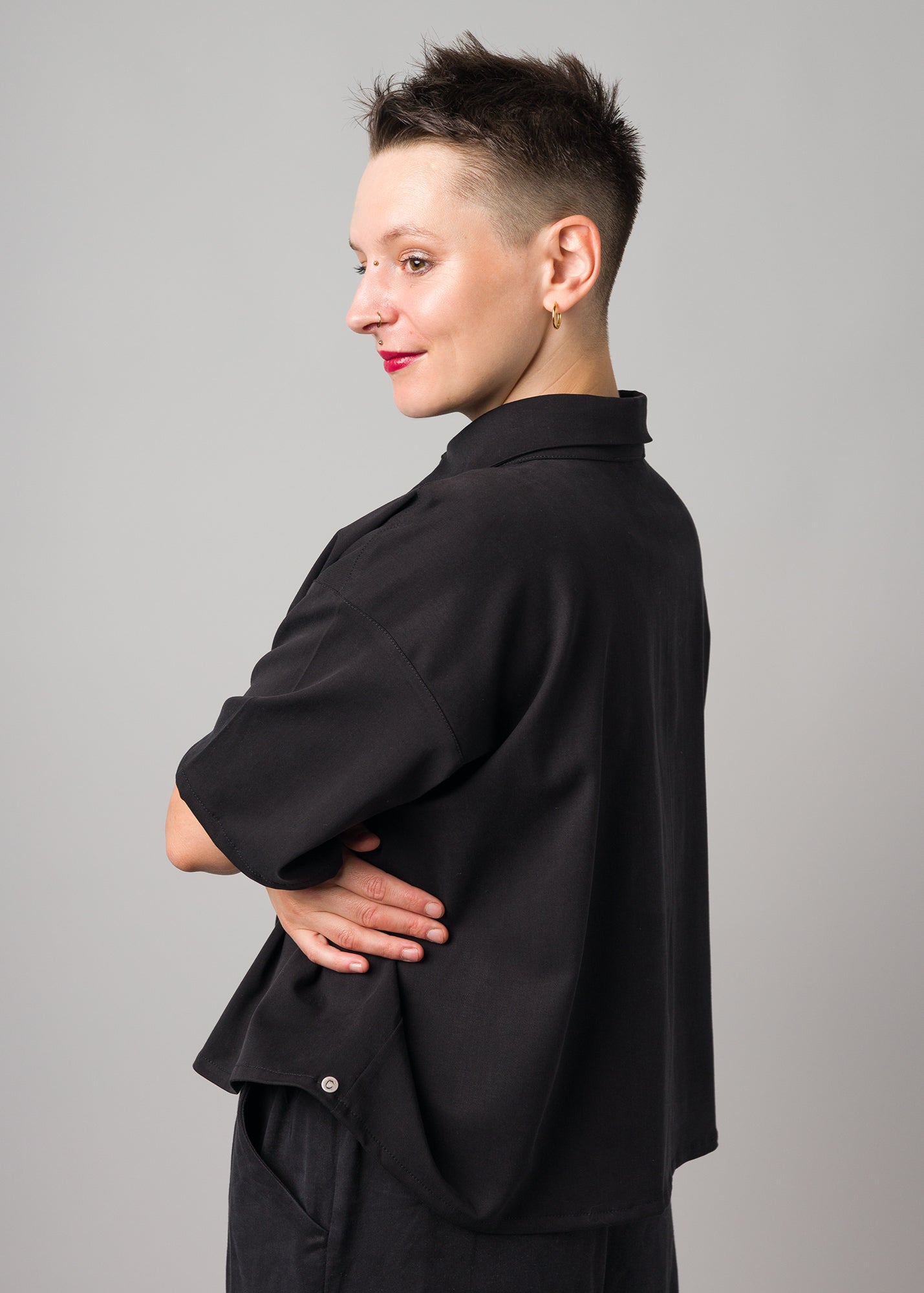 Melly trägt auf dem Foto 'Berta' Größe S, Tenceltwill schwarz