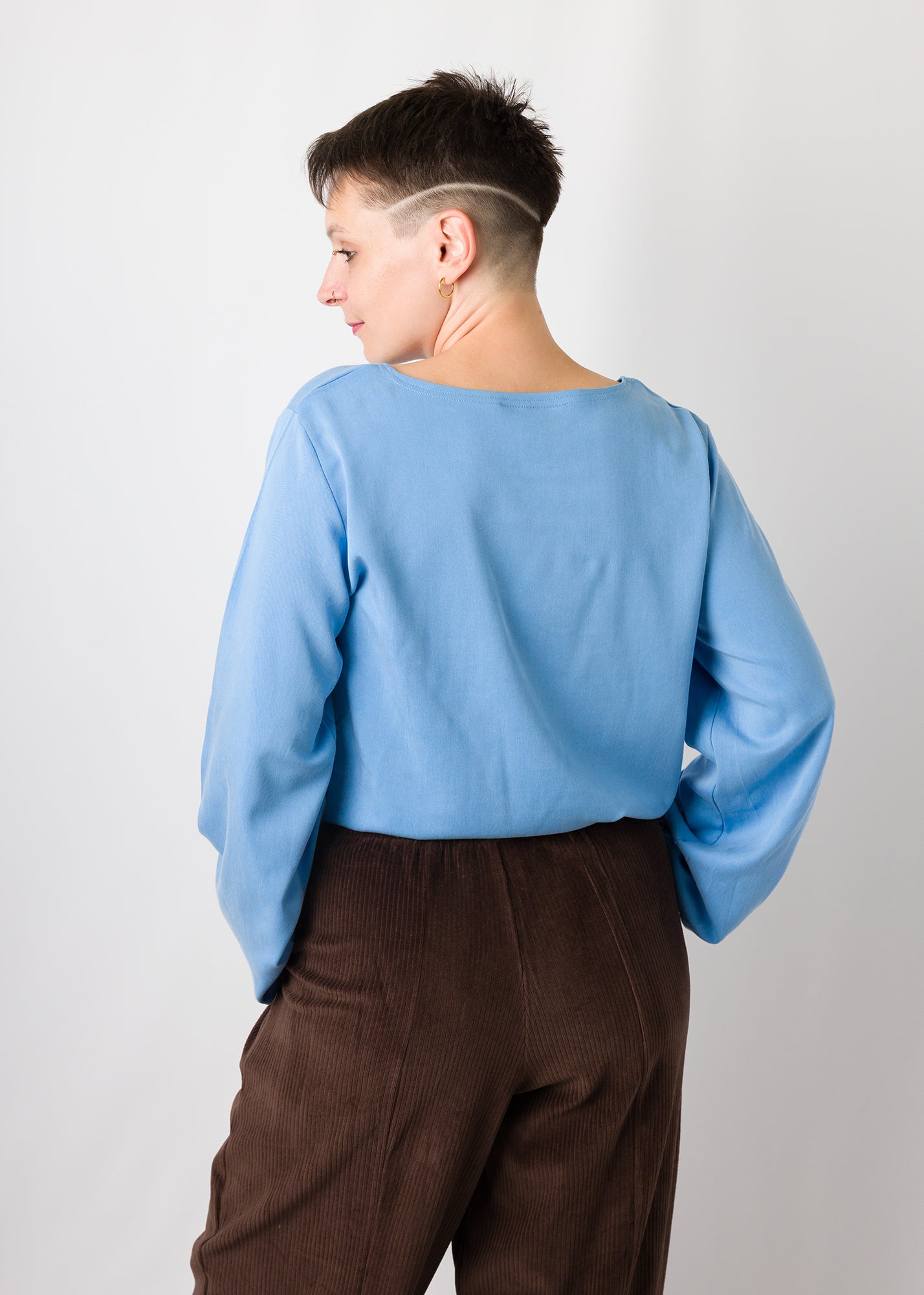 Melly trägt auf dem Foto 'Greta' Größe S, Tenceltwill babyblau