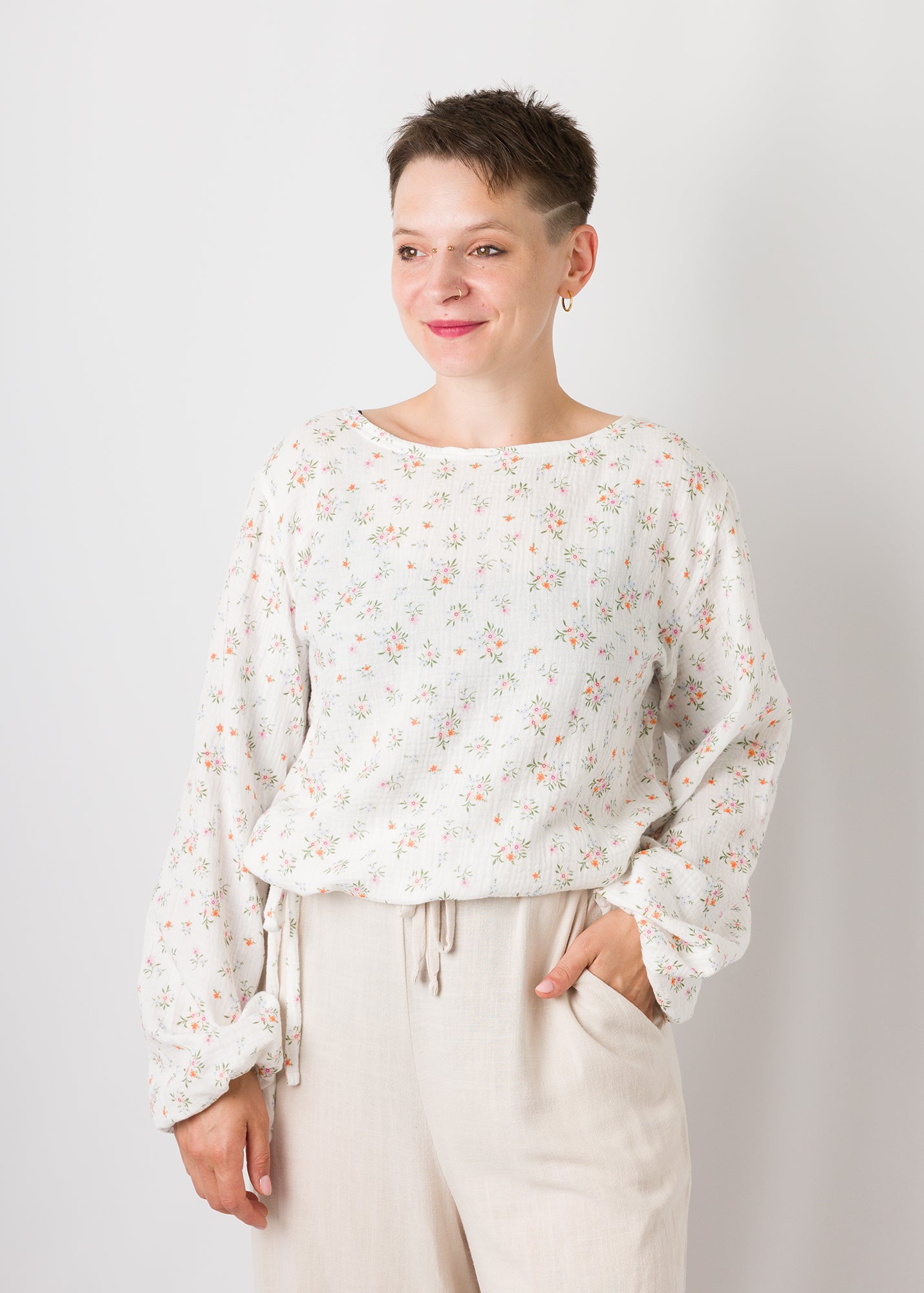 Greta | Oberteil mit Ballonärmel und Bindeband am Saum | individualisierbar