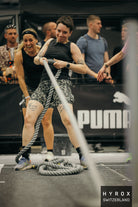 Melly trägt auf dem Foto 'Tessa' Größe S, Funktionsstoff 'schwarz'