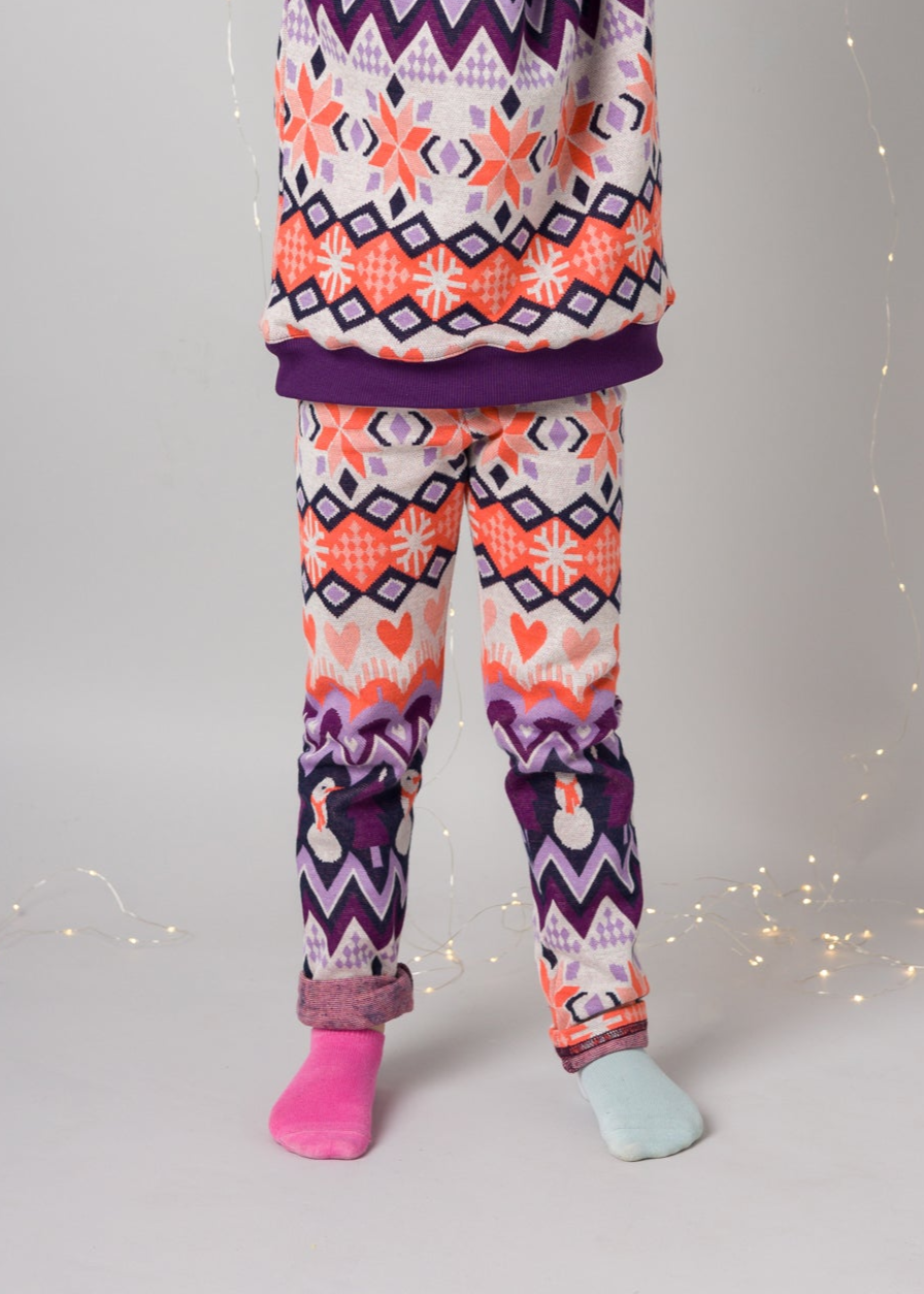 Ronja ist auf dem Foto 5 Jahre alt und trägt Größe 122/128