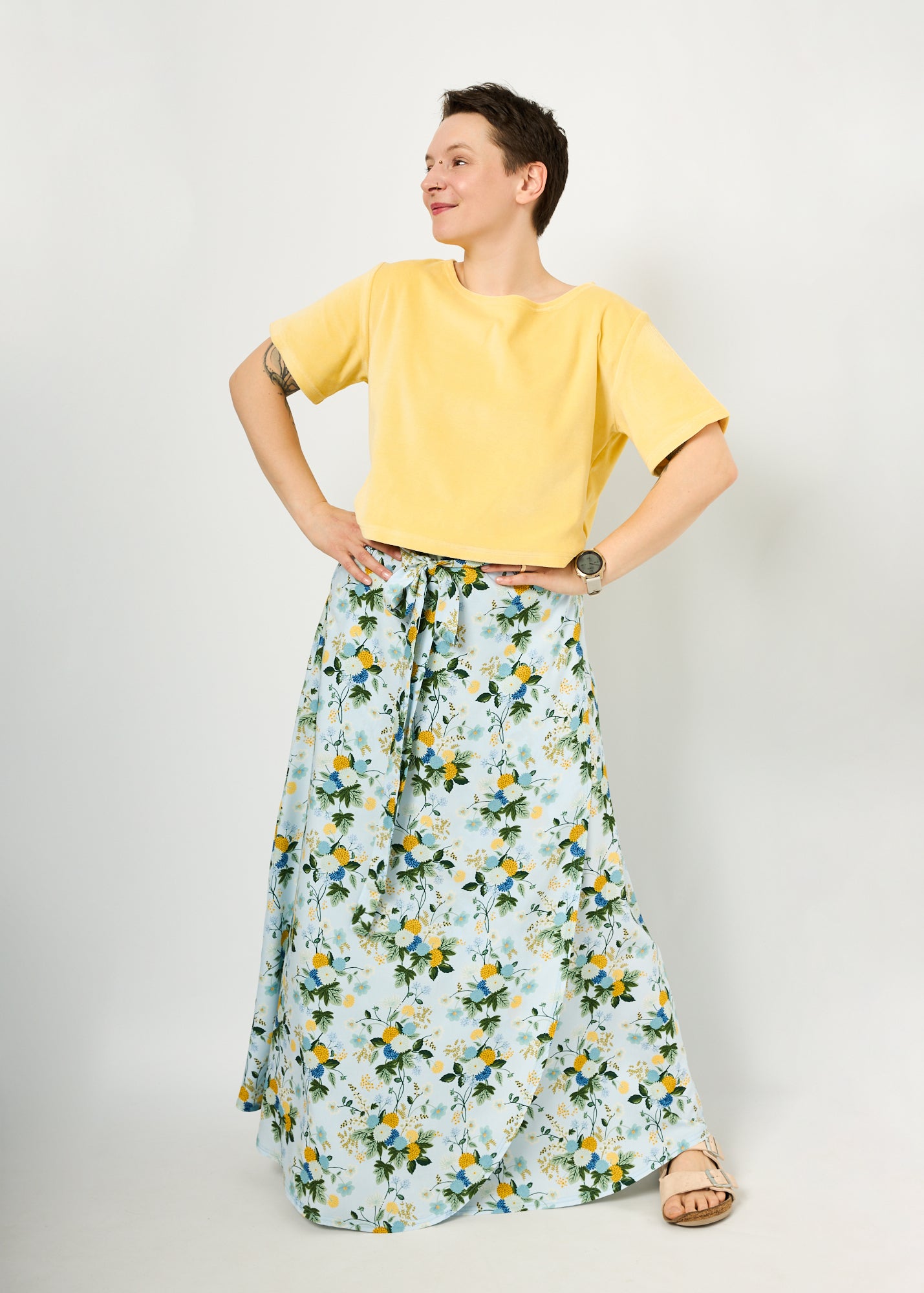 Melly trägt die Wanda in Blütentanz Größe L + 5cm 