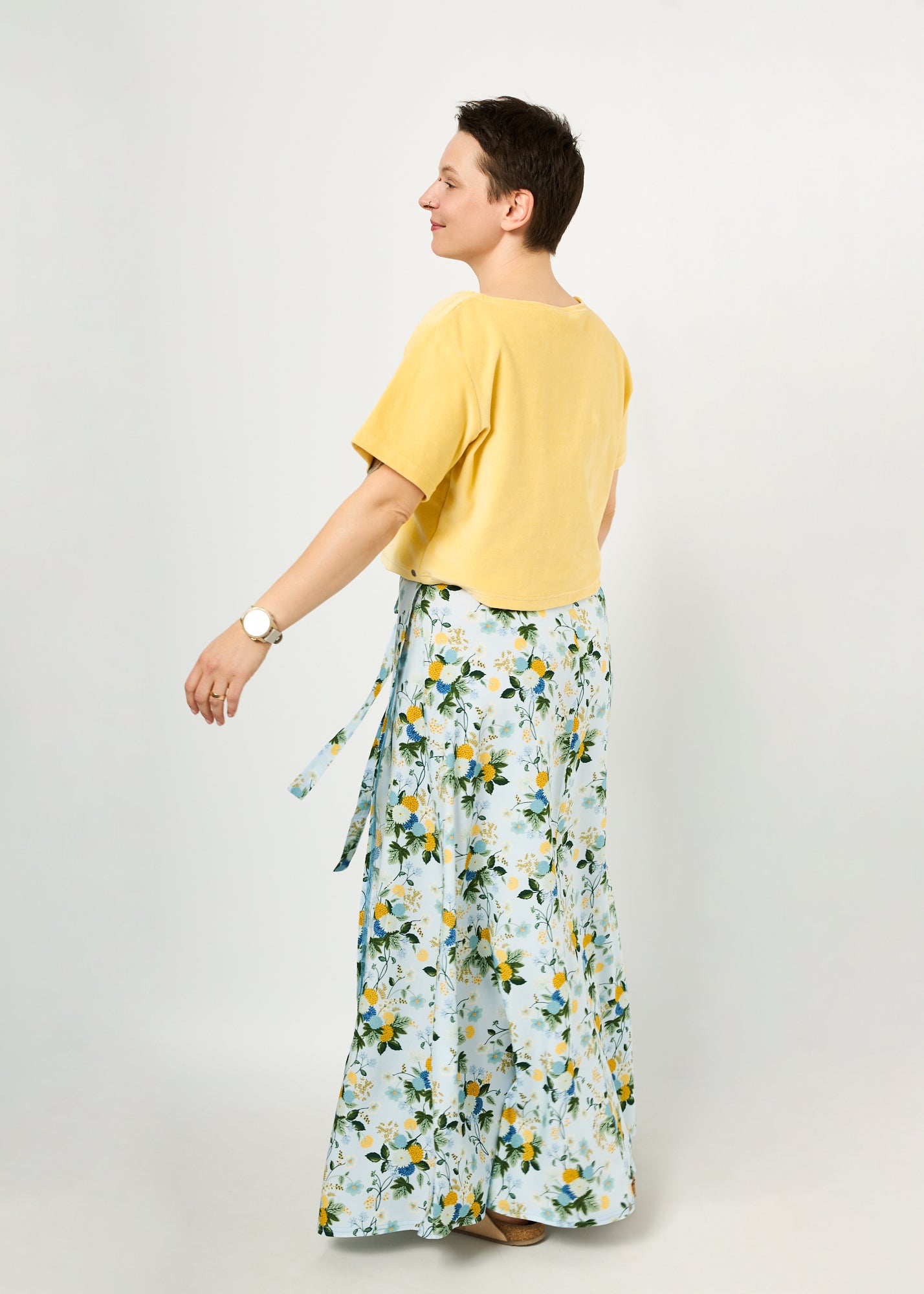 Melly trägt die Wanda in Blütentanz Größe L + 5cm 