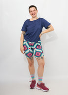 Melly trägt auf dem Foto 'Gerda' Größe S, Activewear 'blau' und 'Kathrine' Sport-Radler Größe S, Activewear 'Rauten'