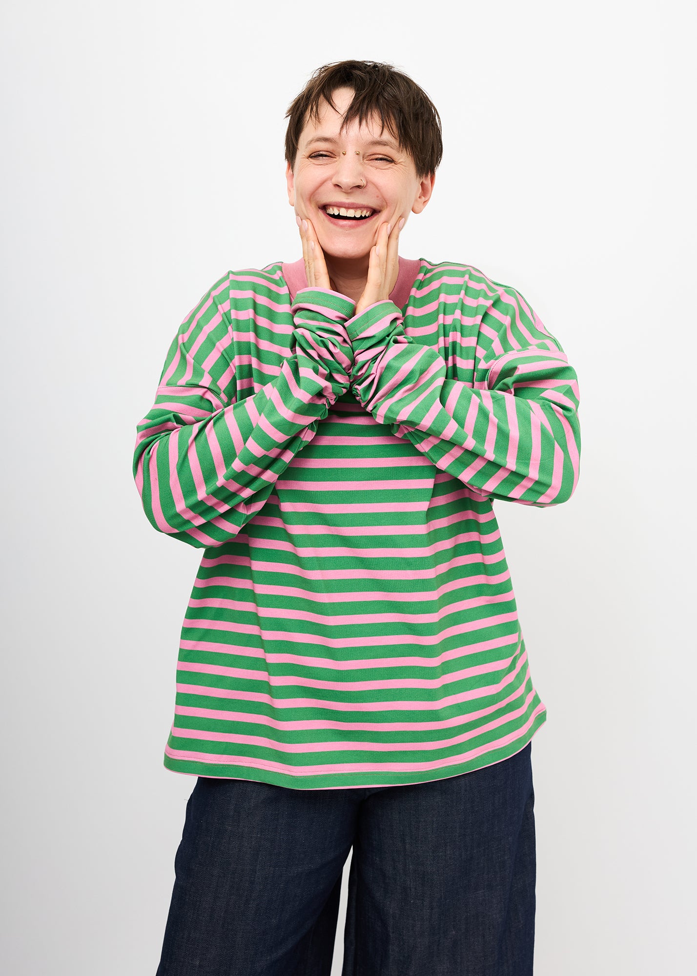 Melly trägt Sammy in Größe M