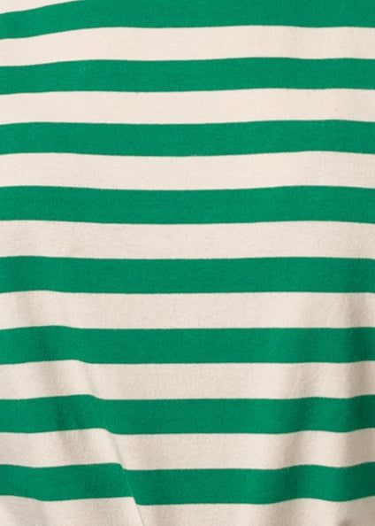 Melly trägt auf dem Foto 'Tara' Größe S, Streifen-Jersey grün mit Bündchen Frosch