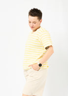 Melly trägt das Shirt Tara in Größe M und die Bermuda Shorts Leinen natur Größe M.
