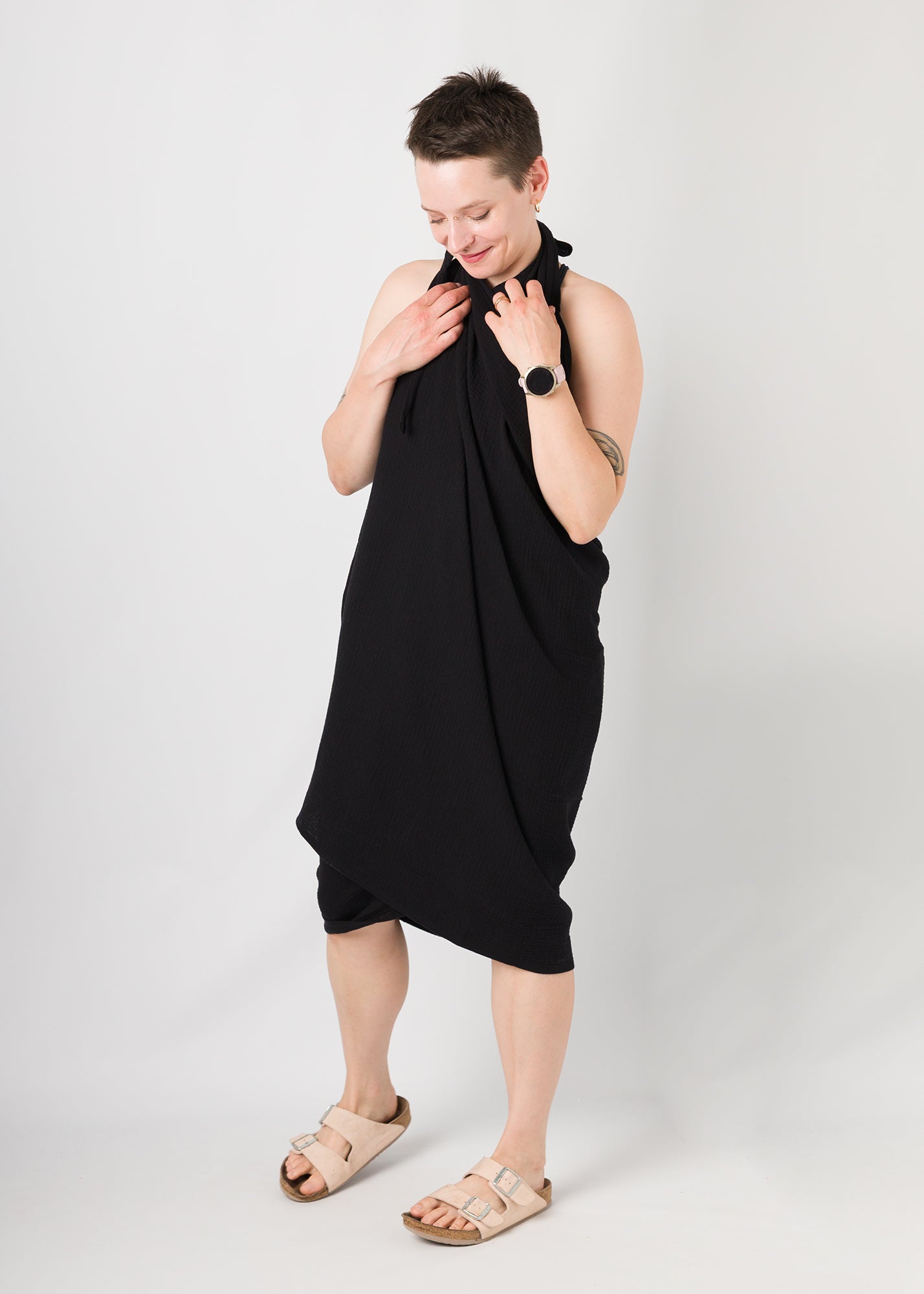 Melly trägt auf dem Foto 'Trudi' Größe 1, Musselin