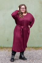 Vroni trägt auf dem Foto 'Francis' Größe 4XL, Tenceljersey burgund